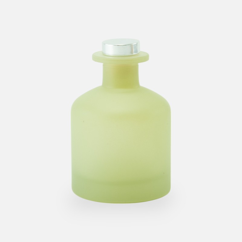 Geurfles 250ml met zilveren dop - frosted zijdegroen