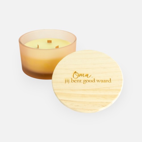 bougie parfumée de luxe avec couvercle en bois blush effet grivé - 'Oma, jij bent goud waard'