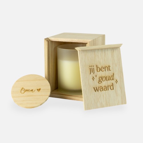 Geschenkset houten kistje met schuifdeksel & geurkaars wit - 'Jij bent goud waard' / 'Oma'