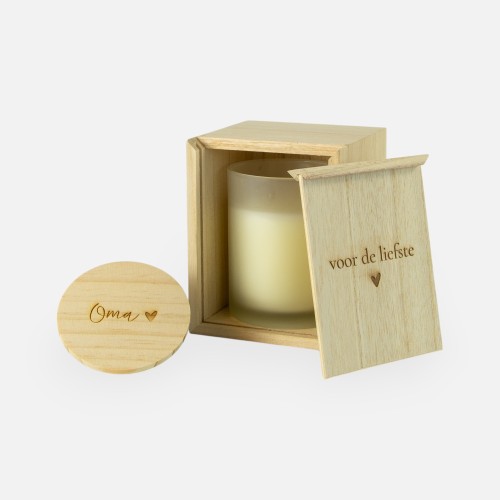 Geschenkset houten kistje met schuifdeksel & geurkaars wit - 'Voor de liefste' / 'Oma'