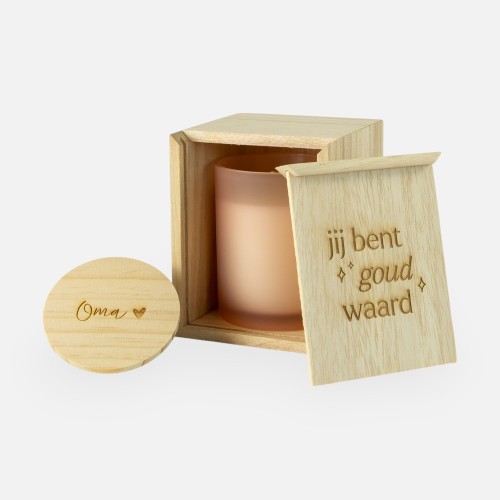 Geschenkset houten kistje met schuifdeksel & geurkaars blush - 'Jij bent goud waard' / 'Oma'