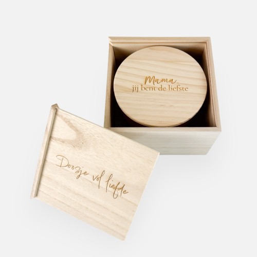 Geschenkset houten kistje met schuifdeksel en luxe geurkaars wit - 'Doosje vol liefde' / 'Mama, jij bent de liefste'