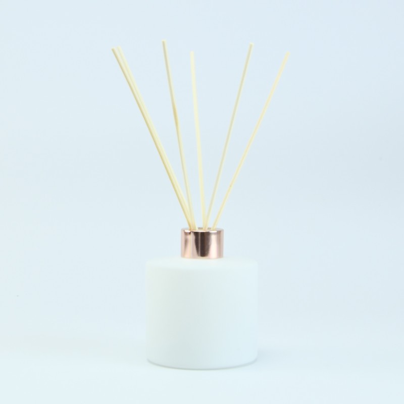 Set parfumfles cylinder wit met rose gold schroefdop + geurstokjes - 200 ml